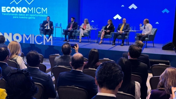 Director  Promipyme  participa Foro "Económico 2024"